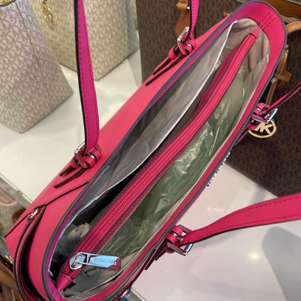 Michael Kors Voyager Large Saffiano Leather Tote Bag
Dragonfruit 
NWT - Picture 7 of 16
